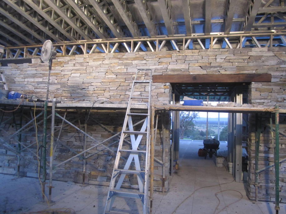 Wykańczanie ścian wewnętrznych kamieniem